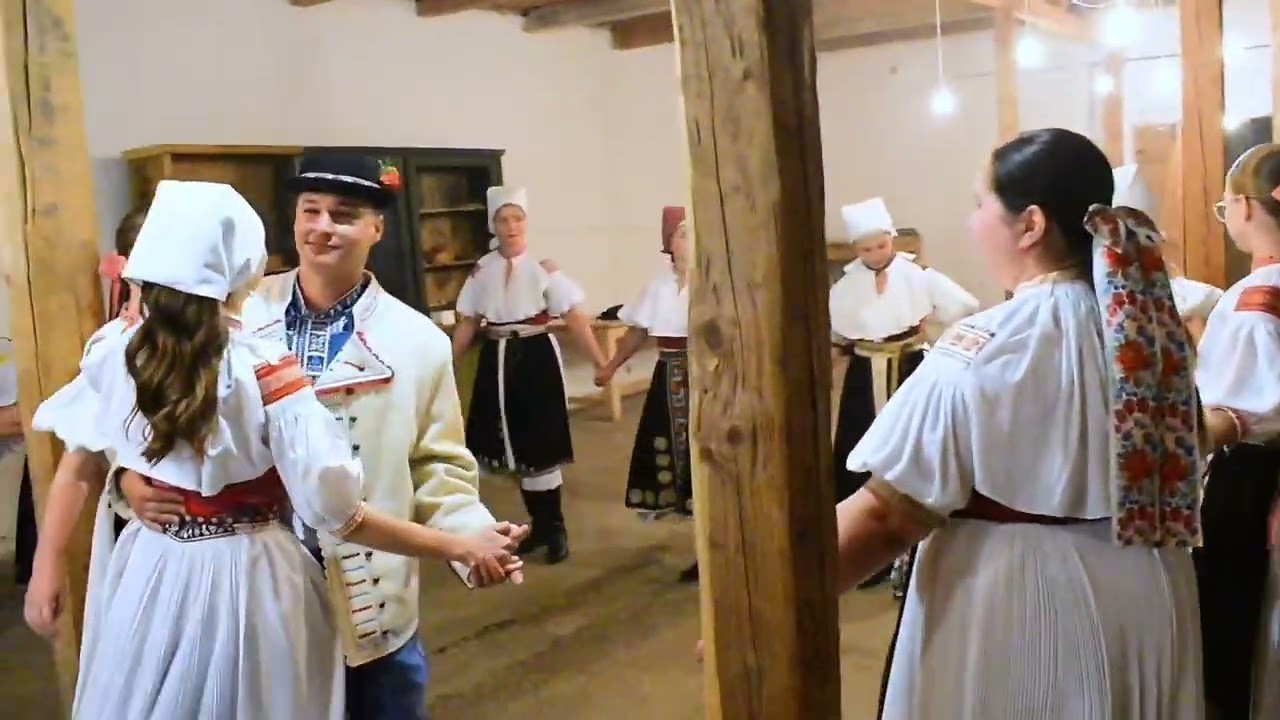 FSK BOS&Aacute;K - Folkl&oacute;rna uk&aacute;žka svadobn&yacute;ch trad&iacute;ci&iacute;