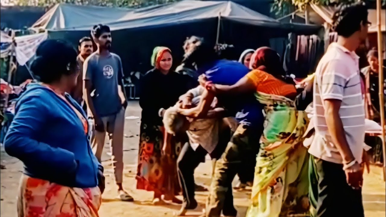  Desi Fayting 😲 End Shocking #viralfight #publicfight #DesiFight #viralvideo  #comedyshorts 