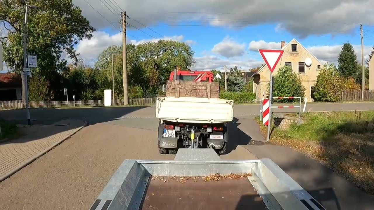 BauVLOG 11 Brennholz Feuerholz fahren mit Multicar M25 4x4 Baumaschinentransproter Martz