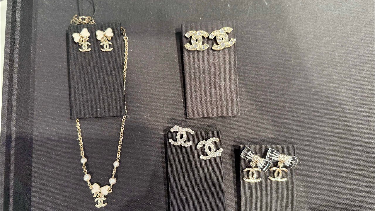 💕𝐂𝐡𝐚𝐧𝐞𝐥 𝟐𝟓𝐏 𝐒𝐭𝐨𝐫𝐞 𝐕𝐢𝐬𝐢𝐭! Jewelry Earrings Necklace Ribbon Stars Hearts Deers Most Beautiful Seasons🎁