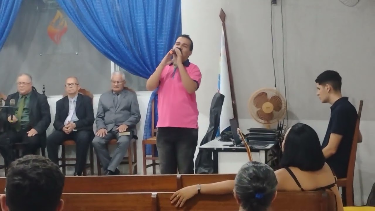 Irmão Bruce canta 