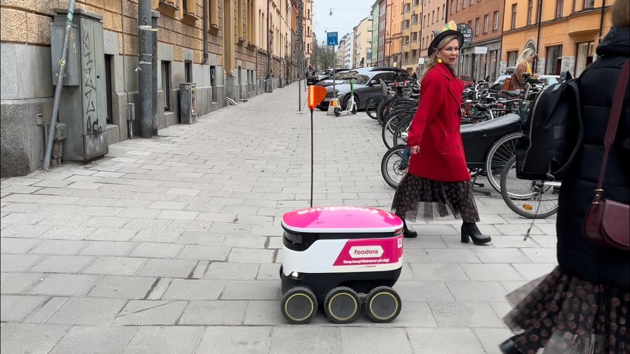 Robot in trouble on the streets of Stockholm