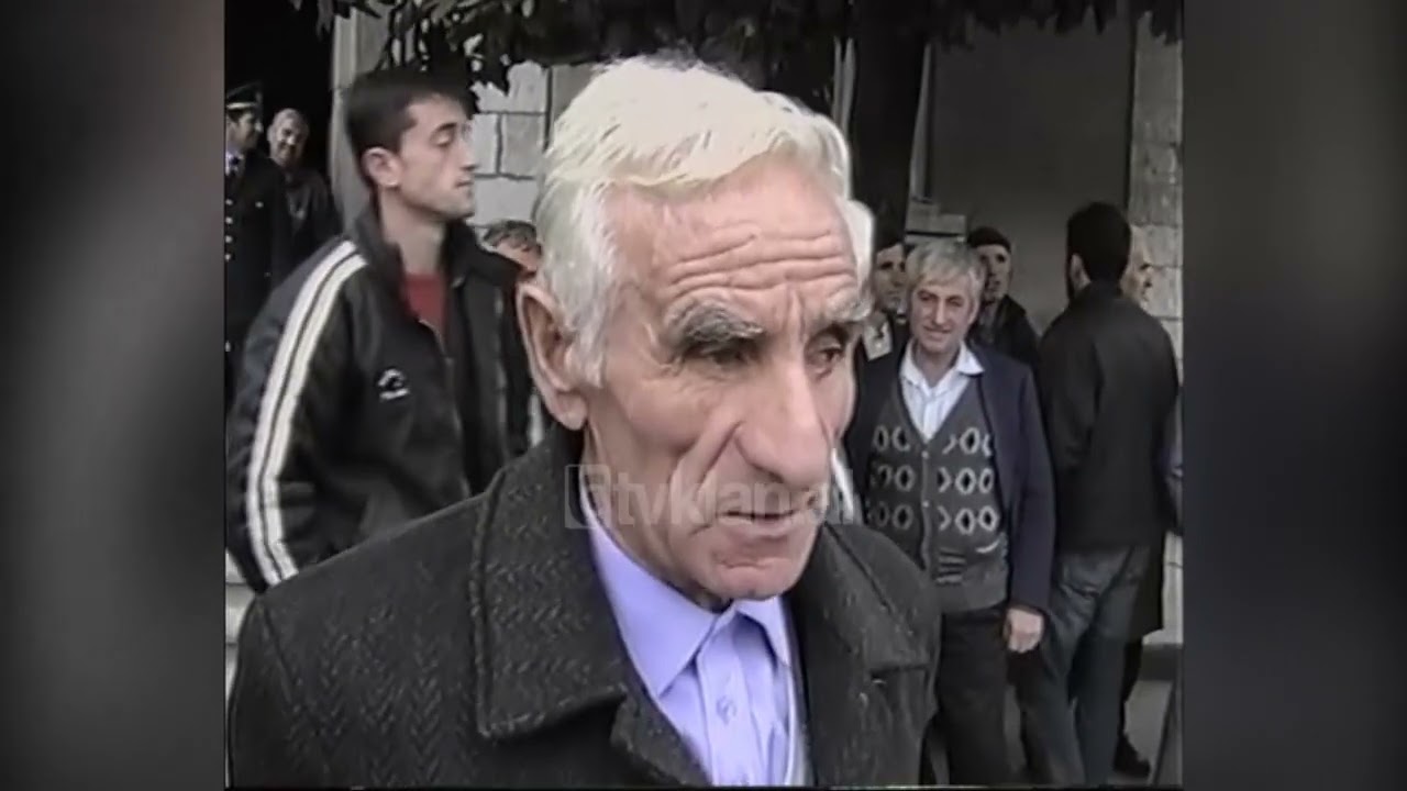 Elbasan/ Protesta e banorëve të Gurit të Zi për problemin e strehimit - (14 Dhjetor 2005)