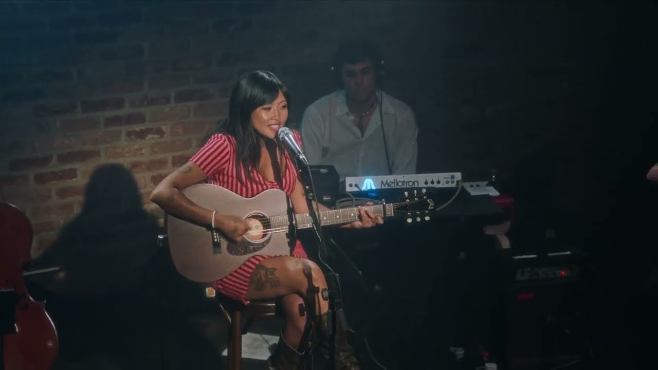 beabadoobee - Beaches (Live from YouTube Music Nights)