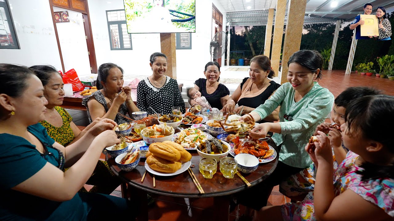 Cùng Cha Mẹ Vợ đi mua Bếp Củi Nồi đất mới ăn Bữa cơm Đặc biệt Chào Đón Bé Cà Rốt ở quê nhà Phan Diễm