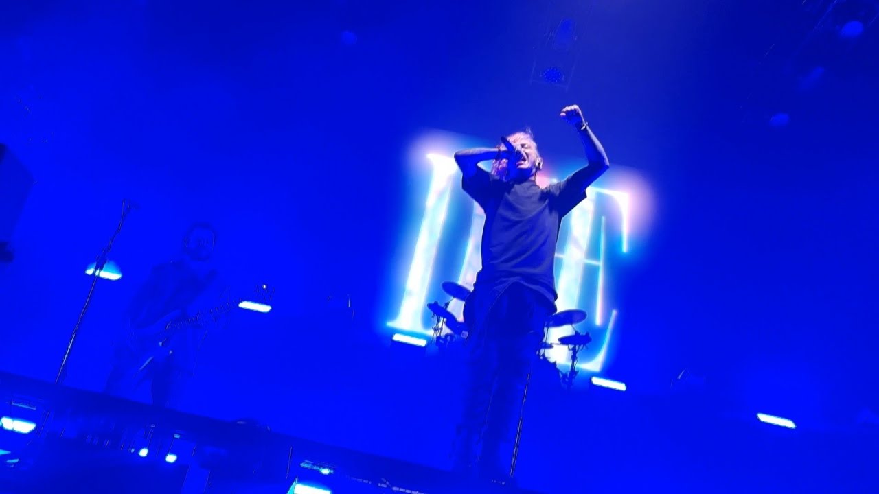 Lorna Shore - Cursed To Die Live (intense crowdsurfing...) Partille Arena Gothenburg