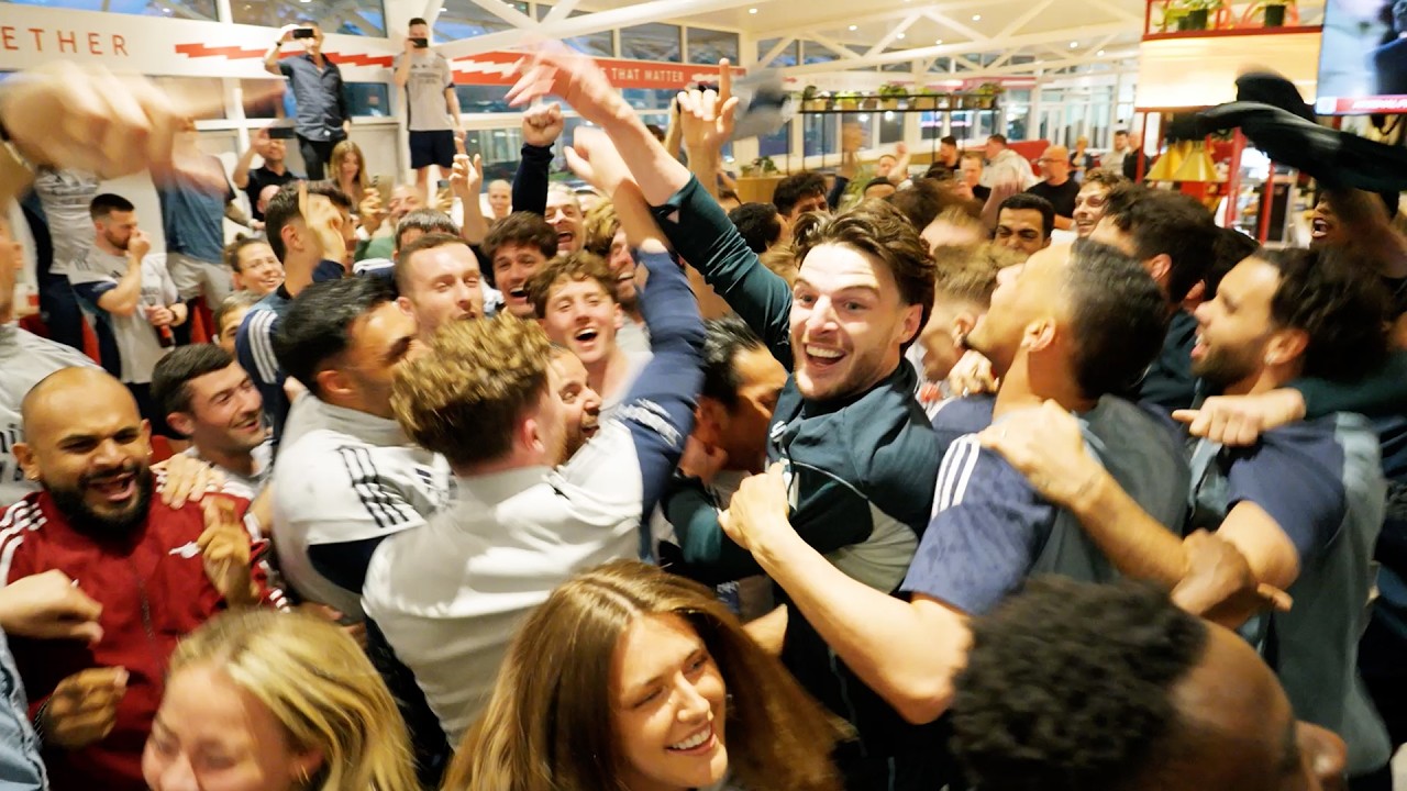 ARSENAL PLAYERS REACT TO WINNING THE PREMIER LEAGUE!