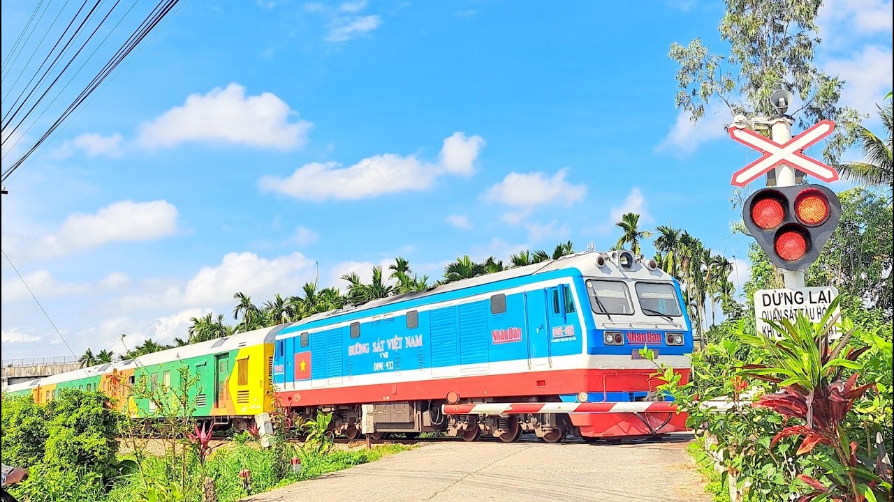 Vietnam Trains 2026 ! Peaceful Countrysides Crossing