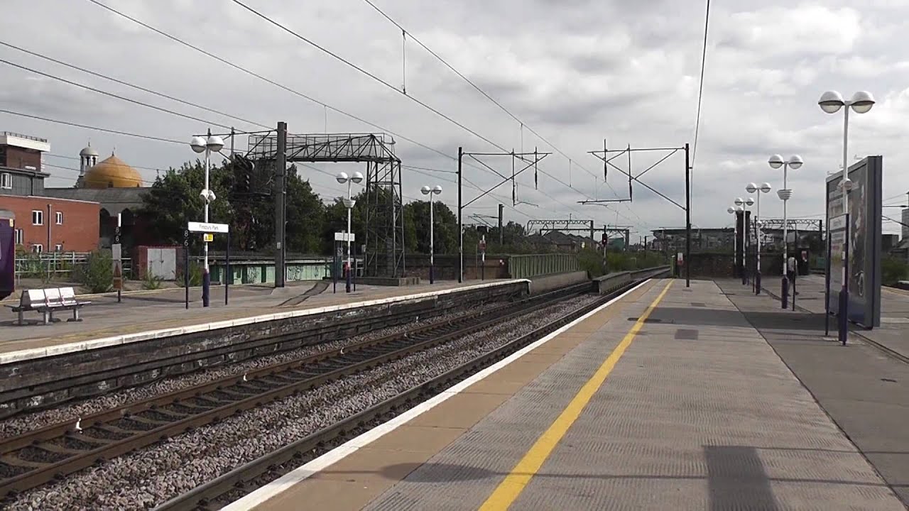 HD Grand Central Valenta HST accelerates through Finsbury Park Sunderland bound