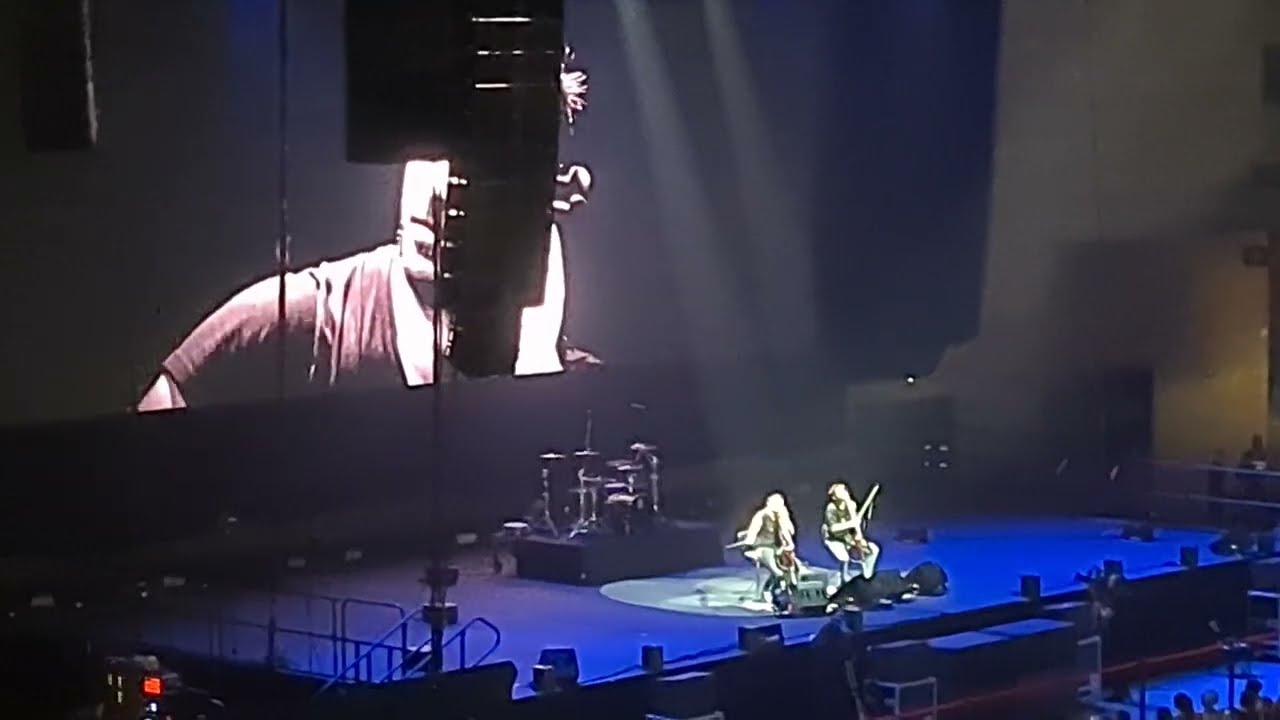 2Cellos Live Barcelona - Hallelujah