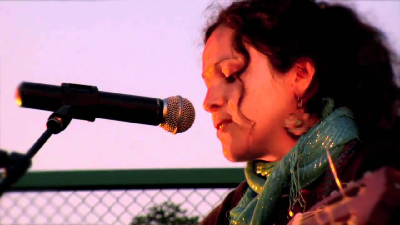 Evelyn Cornejo - Tu Vecina