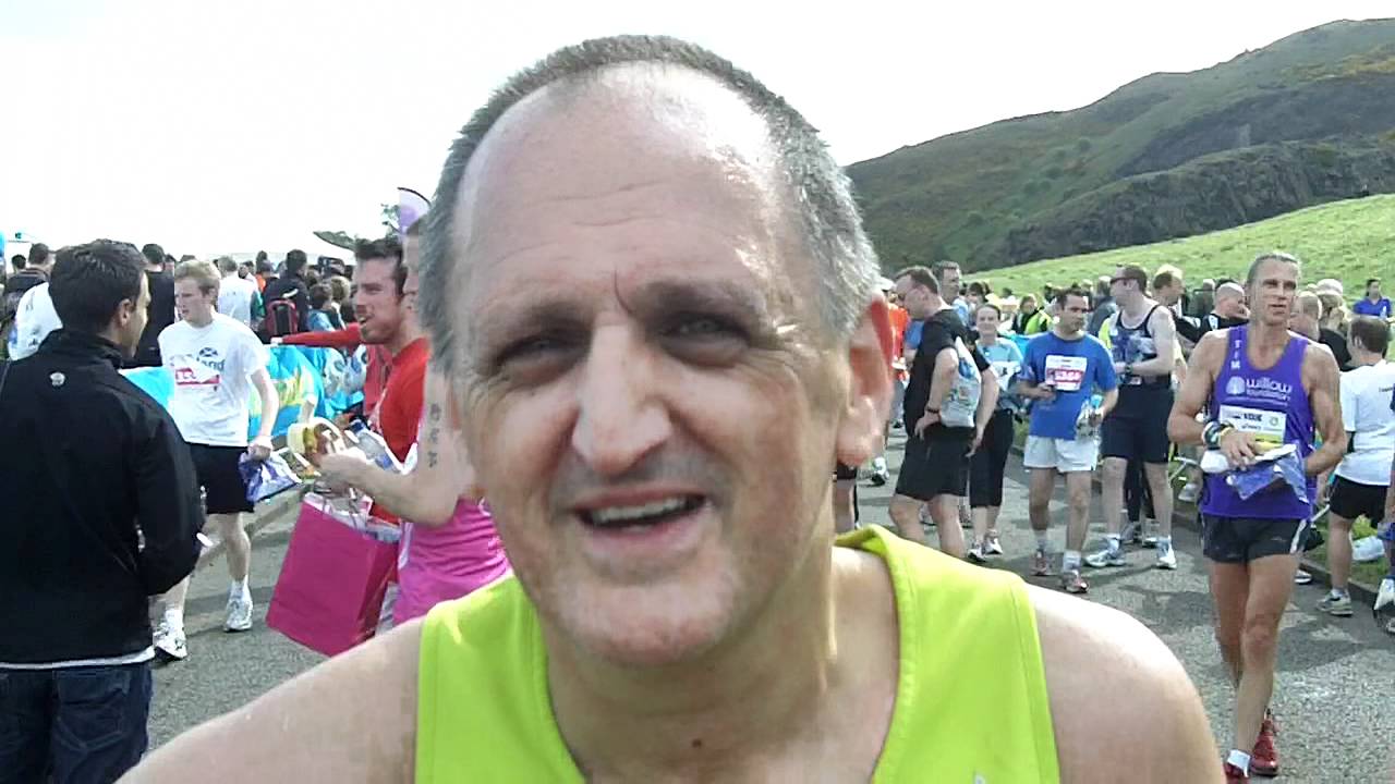 Jim Dobbie chats to Alistair Currie at the end of the Edinburgh Marathon Festival 10k