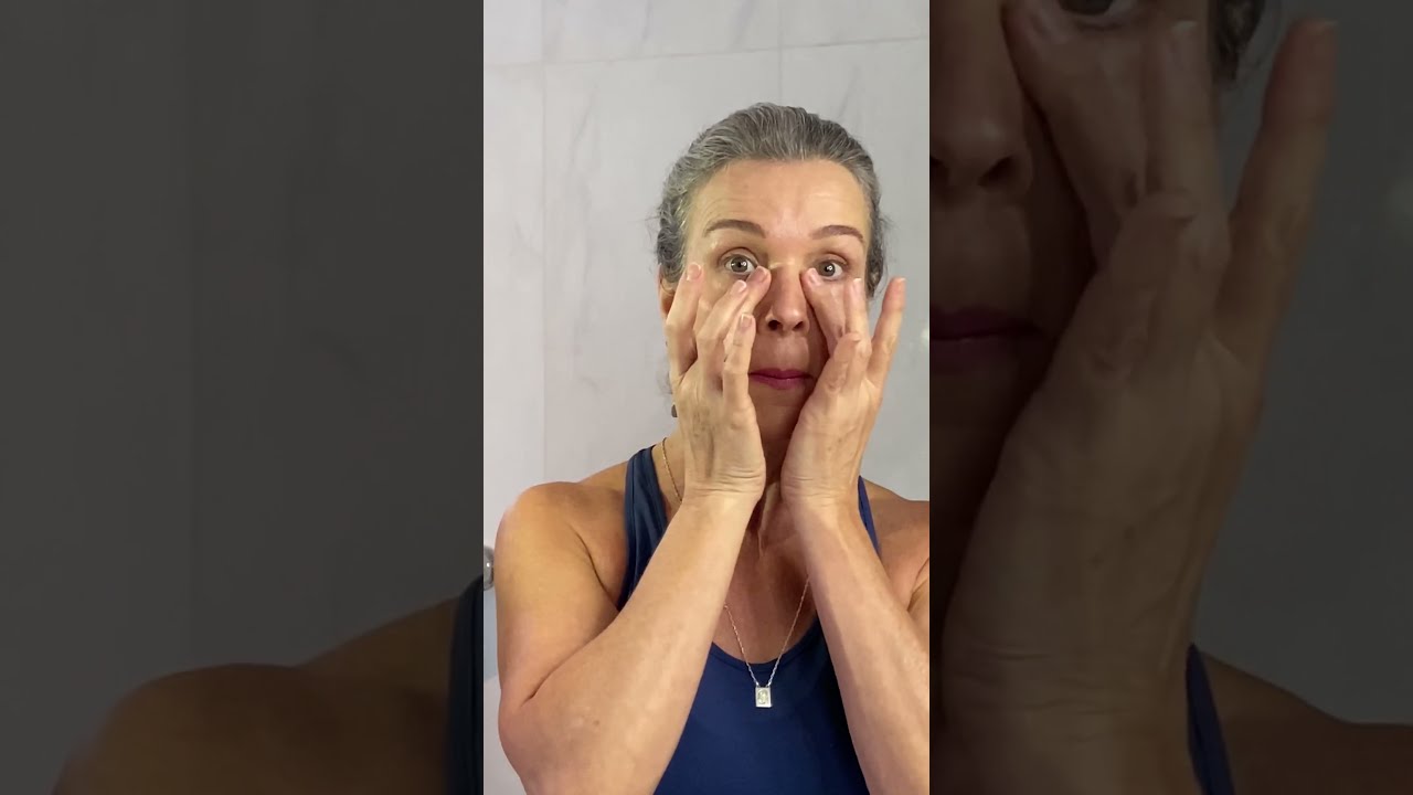 Você sabe como passar creme na área dos olhos?