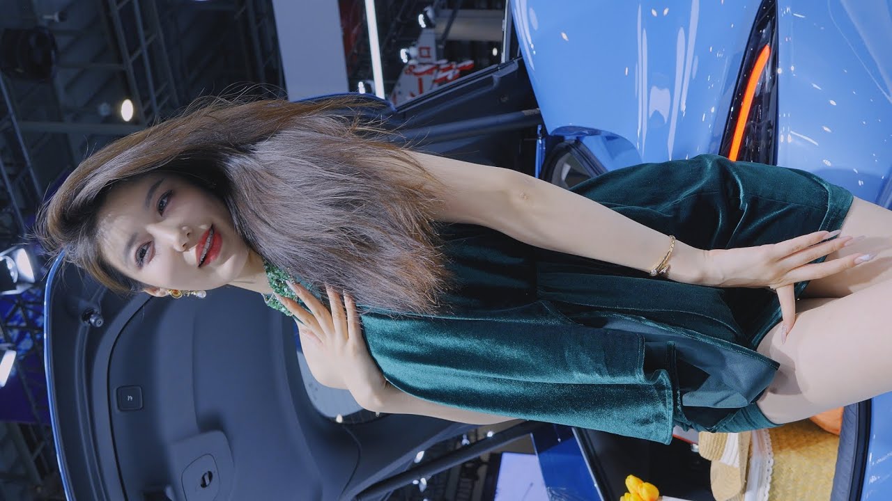 2024廈門海西汽博會 車模飯拍 Beautyleg Auto Showgirl Fancam 05 小烏蘇Tina 墨綠絲絨超短連衣裙