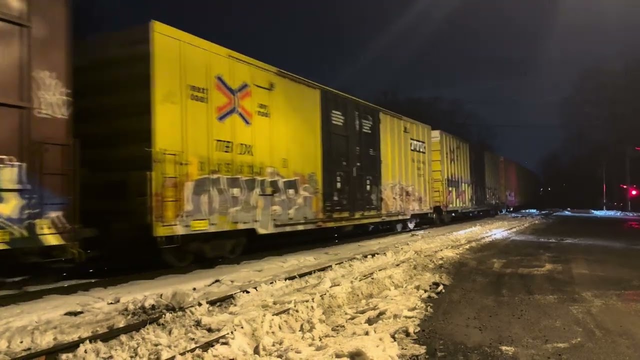 CSX 499 CW44AC leads a big CSX M301 with a Nice K5LA at Piscataway  
