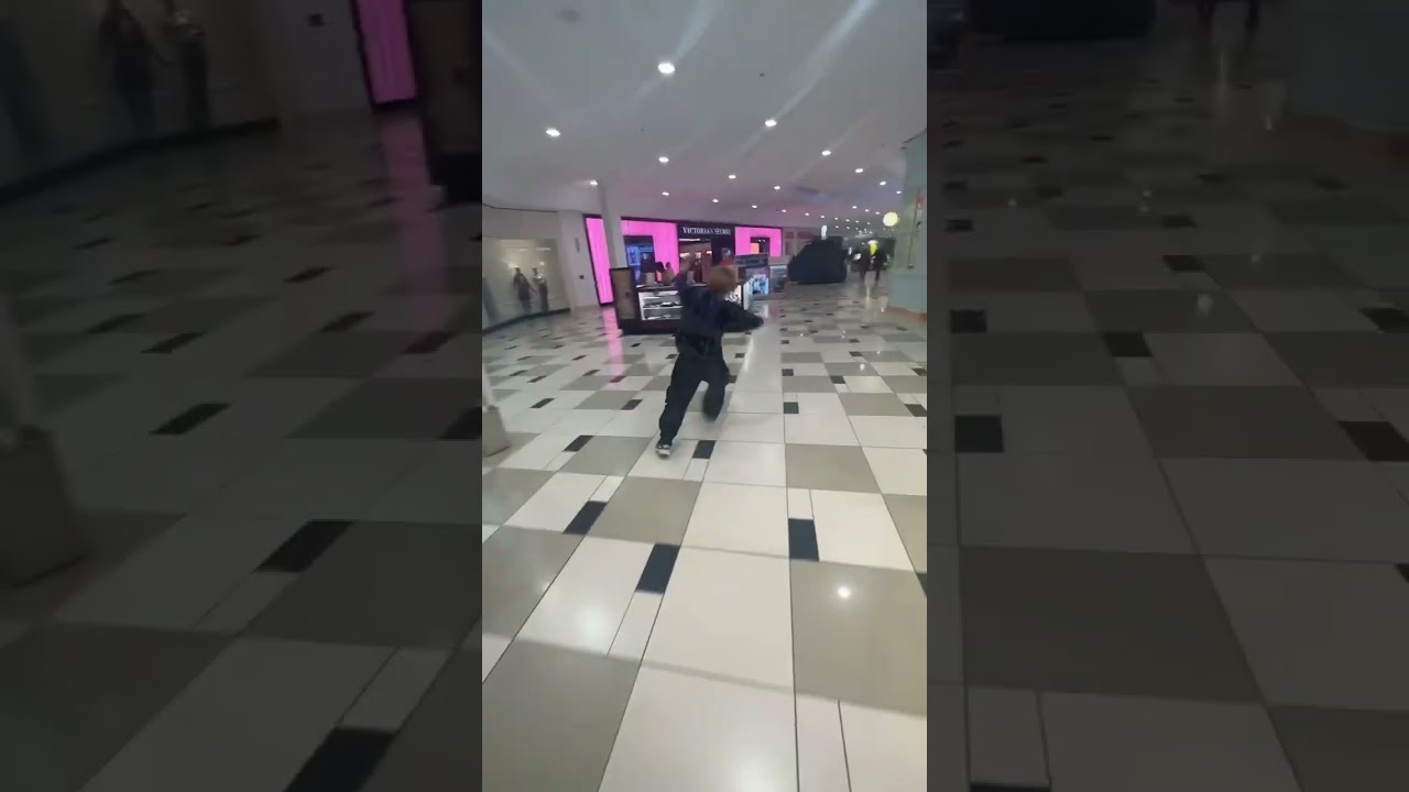 elcon parkour in the mall #clips #shorts #elcon #irl #live