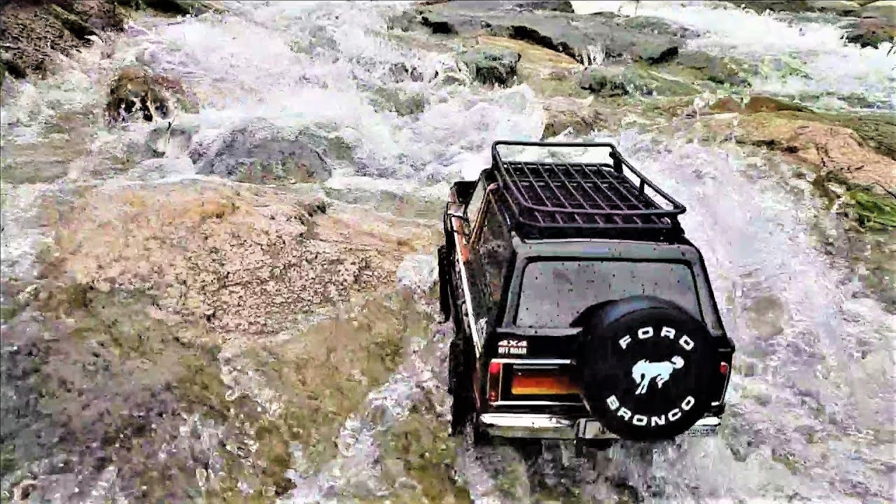 RC카 Traxxas TRX4 Ford Bronco RainDay Rock Crawling