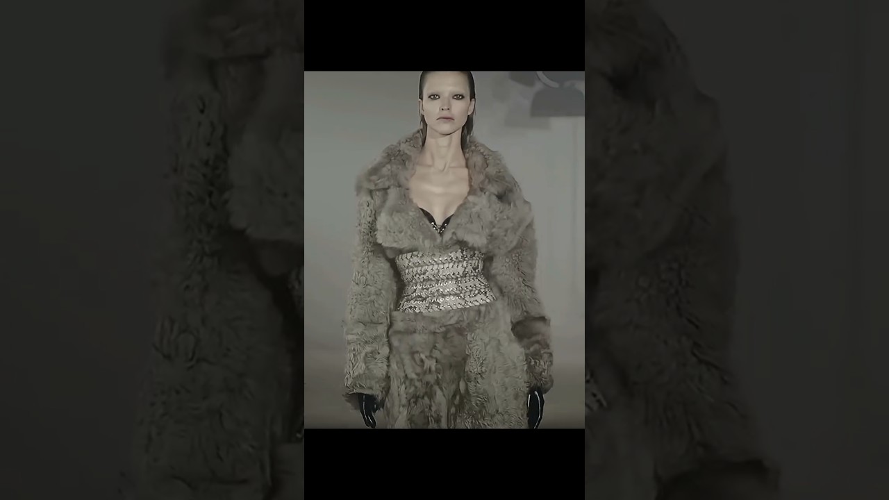 Sasha Luss for Ludovic de Saint Sernin F/W 2025 🥶🥶🥶 