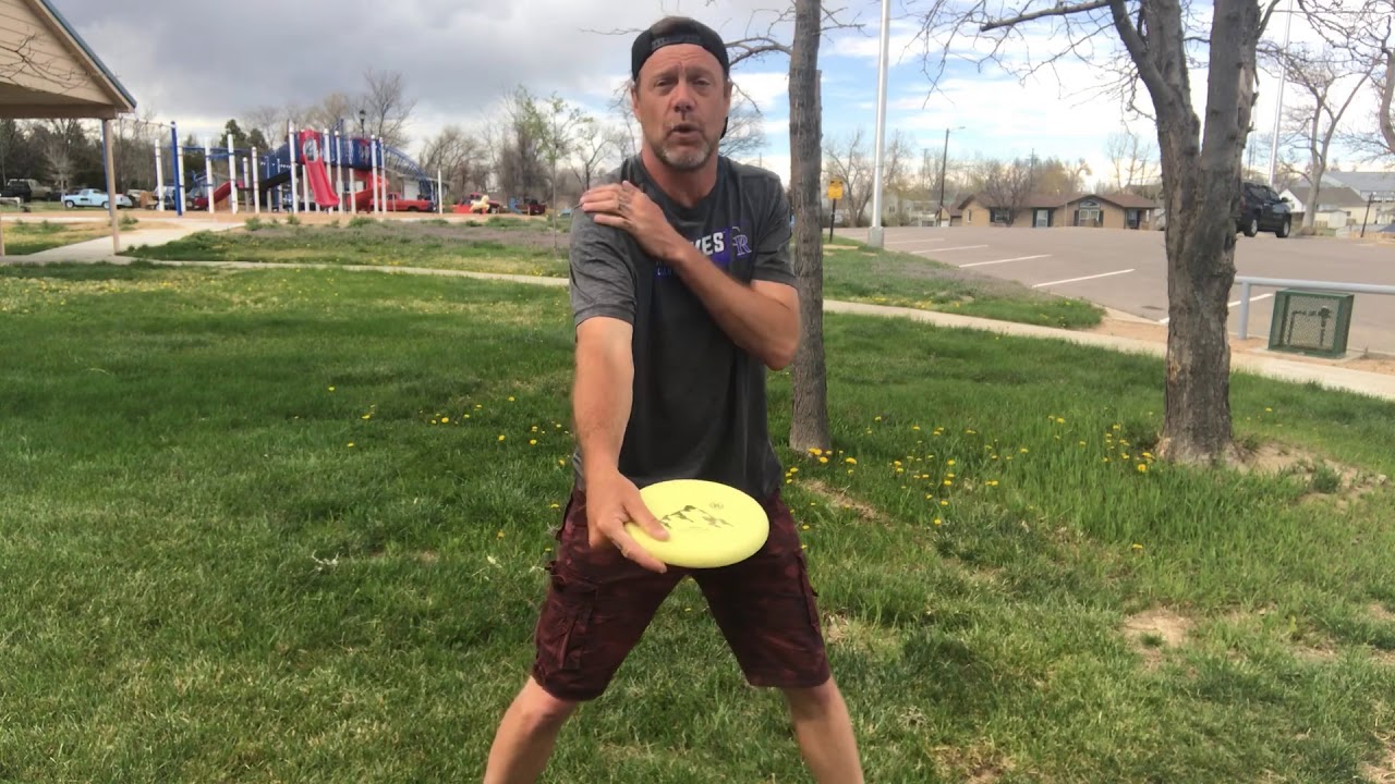 What is the correct disc golf putting stance.