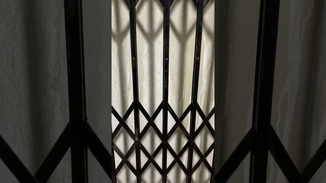 SHOWROOM LIFT