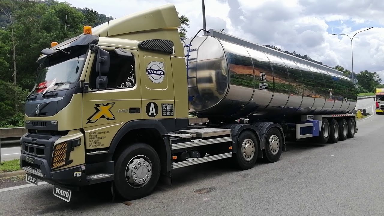 VOLVO FMX 440, the new tanker truck.jumpa rakan sahabat di lemang parking..part 1