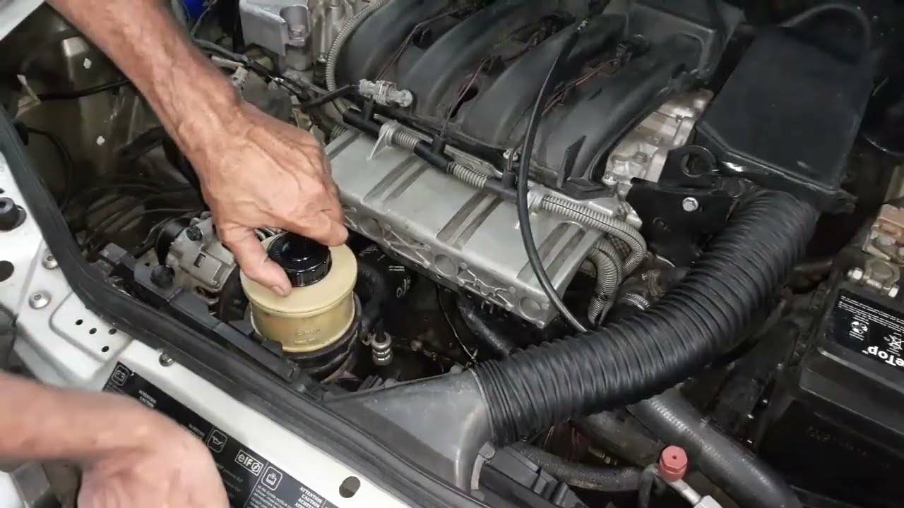 Como revisar el aceite hidráulico de la dirección de tu vehículo