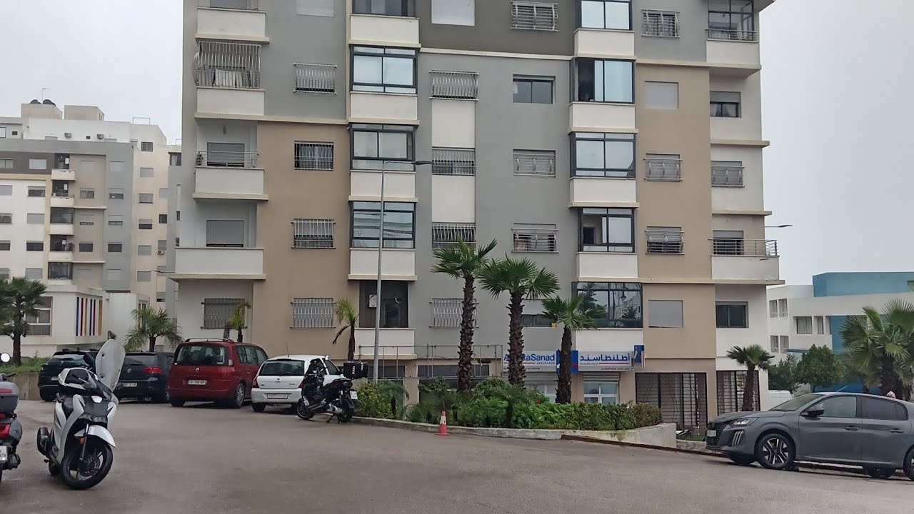 📢 شقة ملكية مفروشة للبيع🔑 تلاث غراف 🤲 2 حمامات 🙏 2 وجهات 👆2 بالكونات🌷2 مصاعد👍 0649572273☎️
