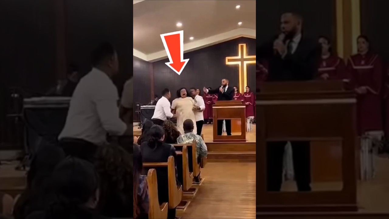 ESTA MUJER POSE&Iacute;DA EST&Aacute; CORRIENDO DENTRO DE LA IGLESIA #gesu #hungergamestiktok