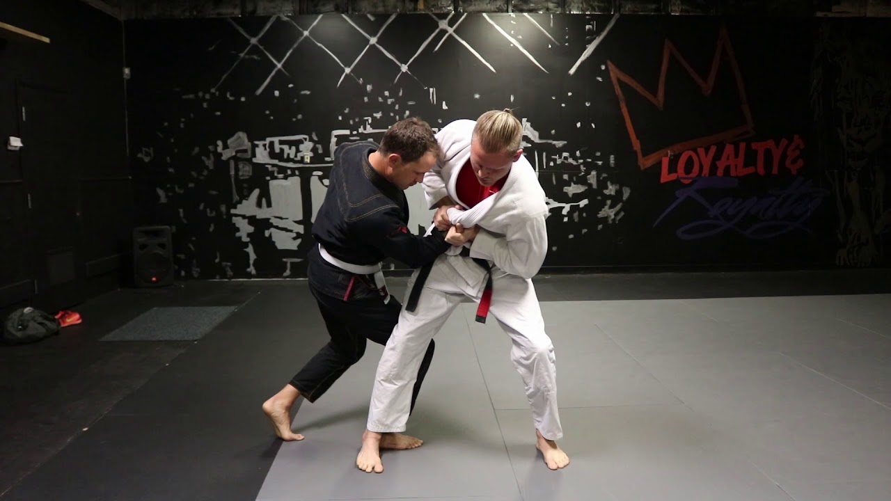 Helio Gracie Self Defense #10 Single Collar Grab Defense (Bent Wrist)