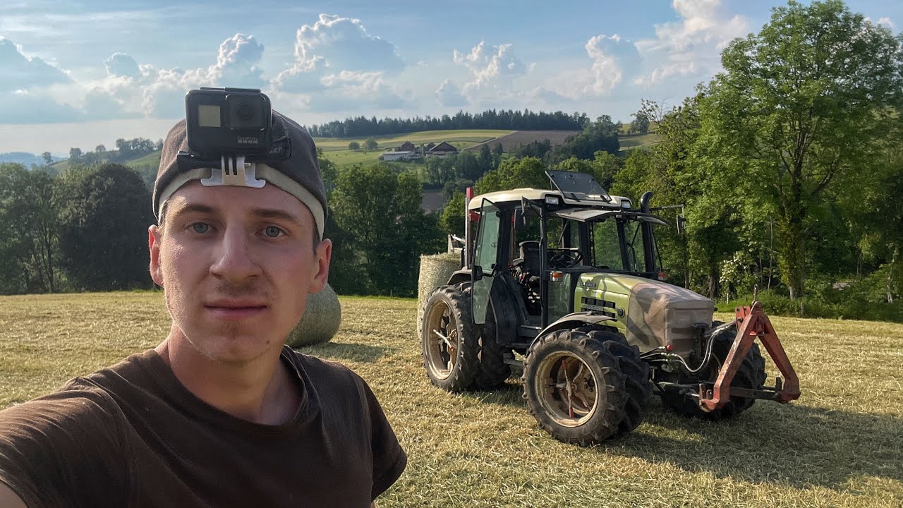 ТЮКУЄМО сіно. Обгортаємо КАРТОШКУ а ДІД керує! УКРАЇНЕЦЬ на Фермі у Швейцарії