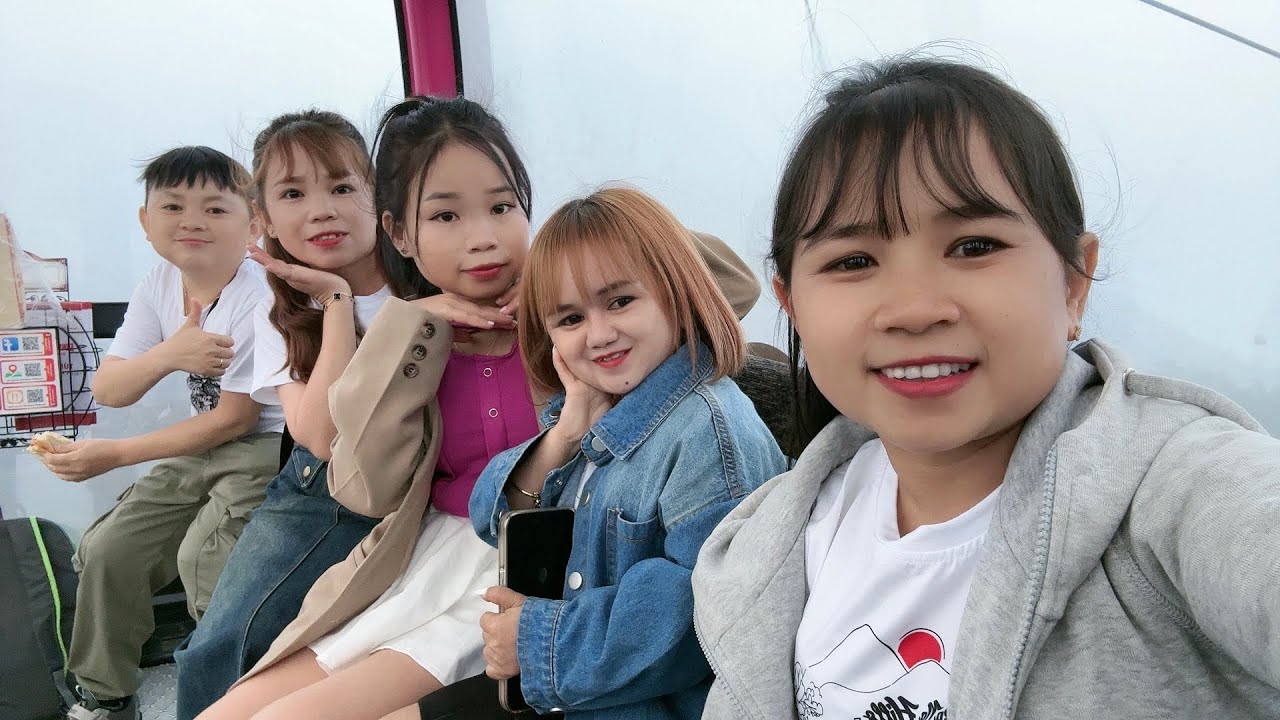 Bé Hạt Tiêu cùng anh chị lần đầu đi Bà Nà Hills ở Đà Nẵng và bất ngờ trước vẻ đẹp ở đây