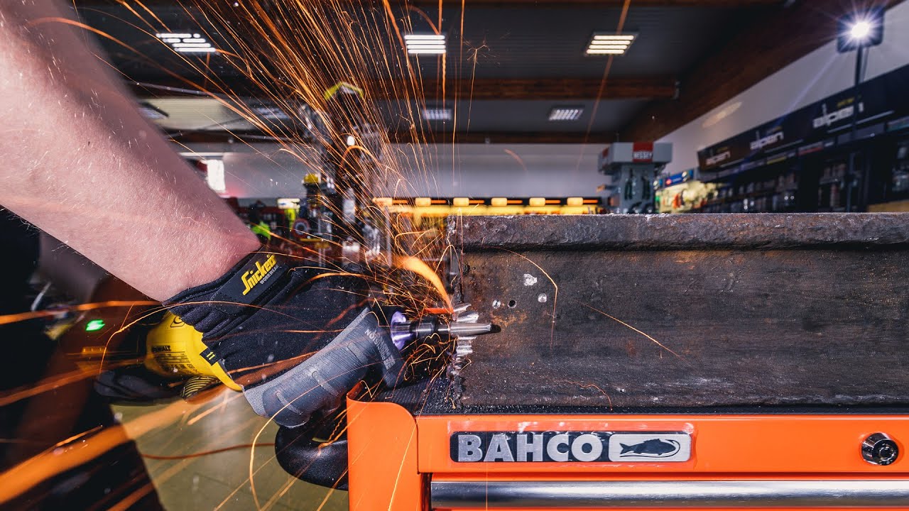 Szlifierka prosta z regulacją prędkości 1300W DeWalt [DWE4997] i pilniki marki Alpen