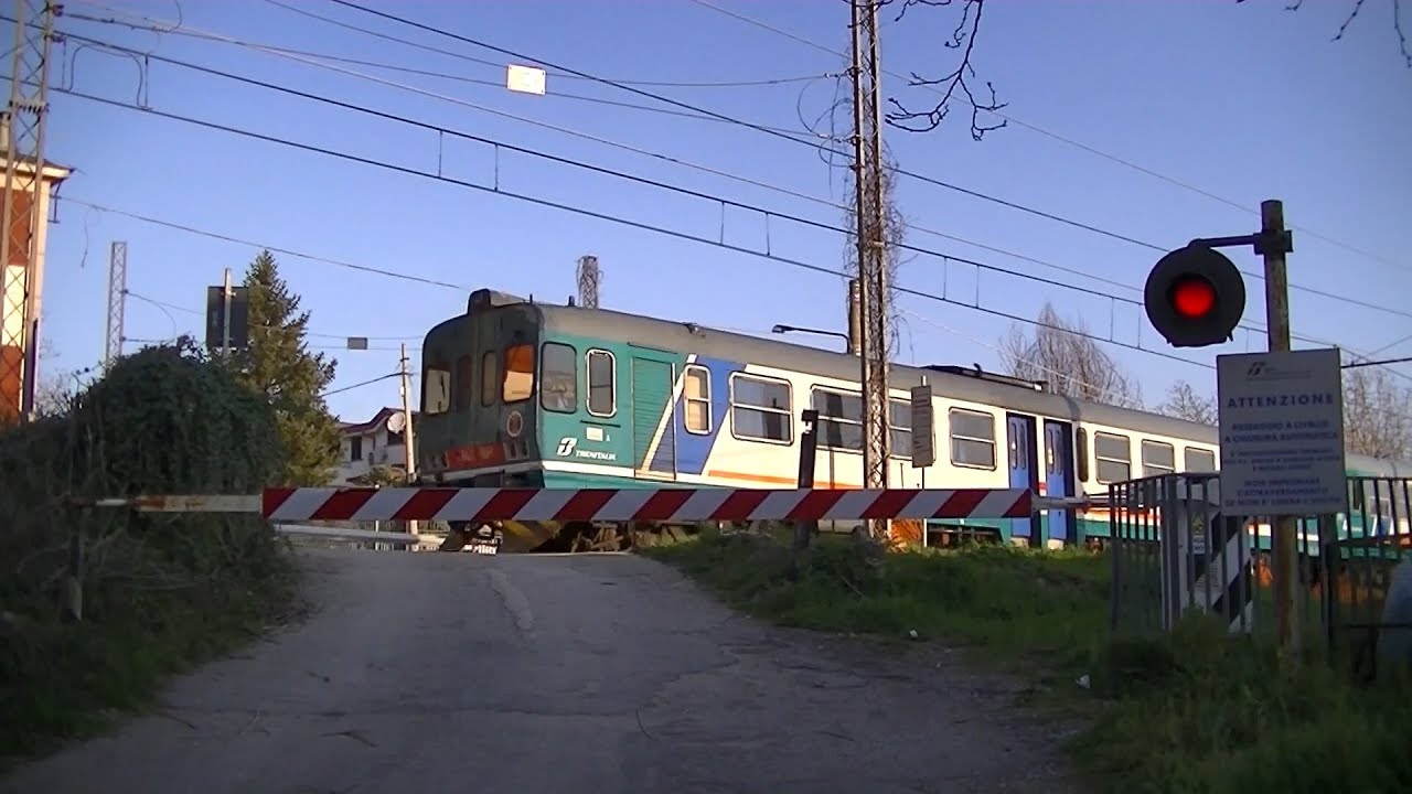Spoorwegovergang Valle di Maddaloni (I) // Railroad crossing // Passaggio a livello