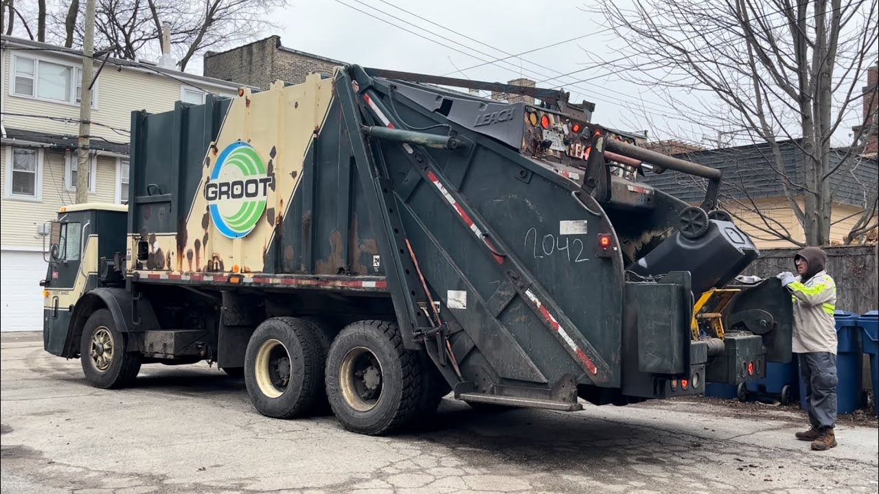 Groot Mack LE Leach 2RII Rear Loader Garbage Truck