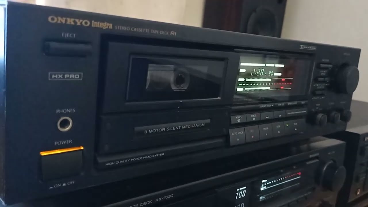 ONKYO INTEGRA 2750. Обзор и первые впечатления  ( бархатные басы и сцена)