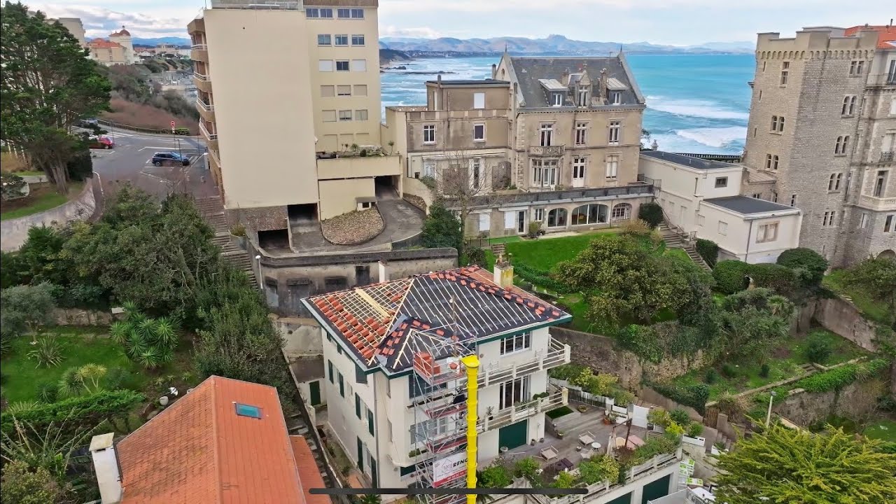 BIARRITZ    Changement de toiture et d'isolation par WE RENOV !        Comme si vous y étiez... !!!