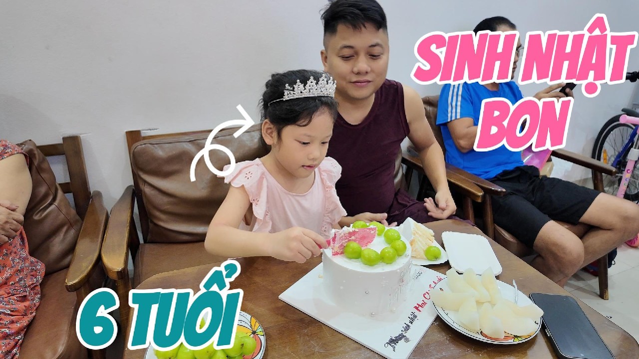 Mỗi năm một chiếc bánh, mỗi năm Bon lớn thêm một chút – hôm nay đầy tiếng cười.