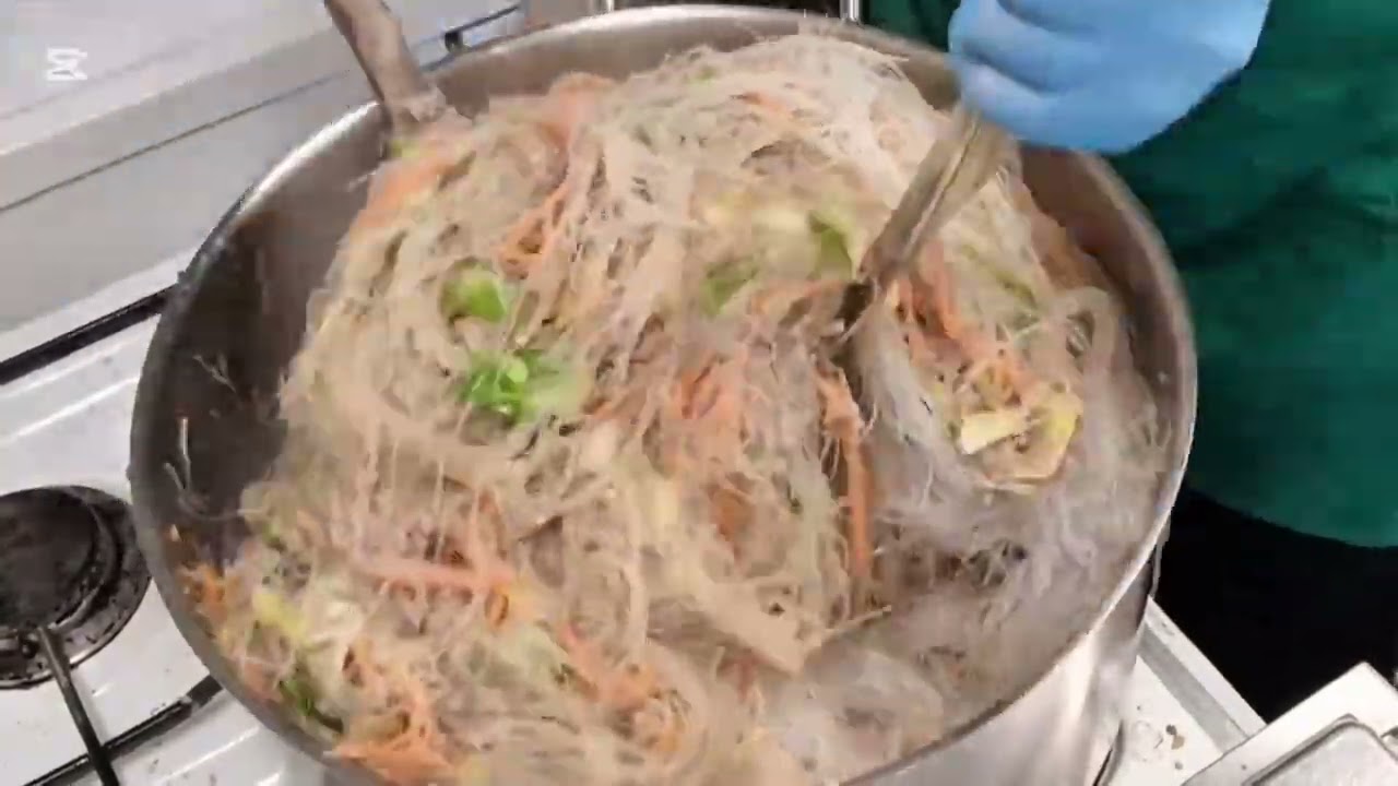ผัดใส้ป่อเปี๊ยะ2หม้อ
