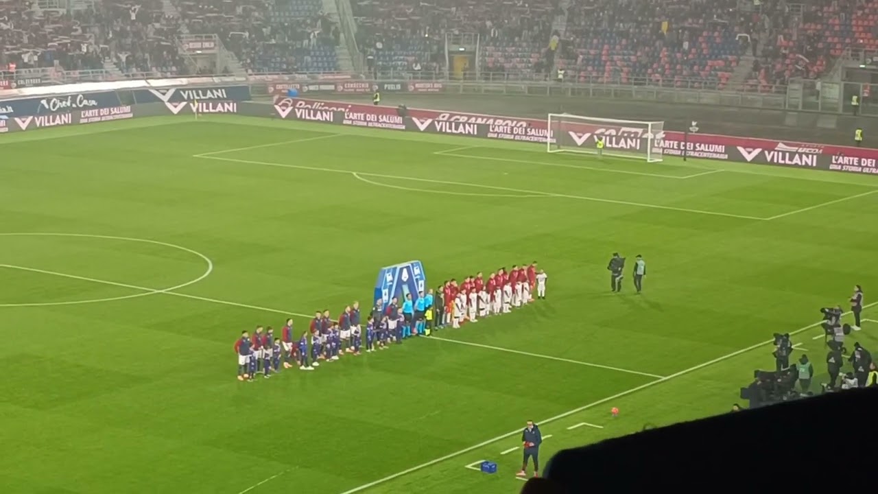 BOLOGNA-CREMONESE sciarpata iniziale squadre in campo