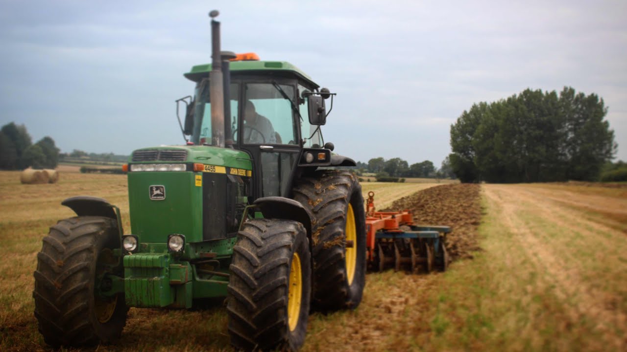 Discing with the John Deere 4455