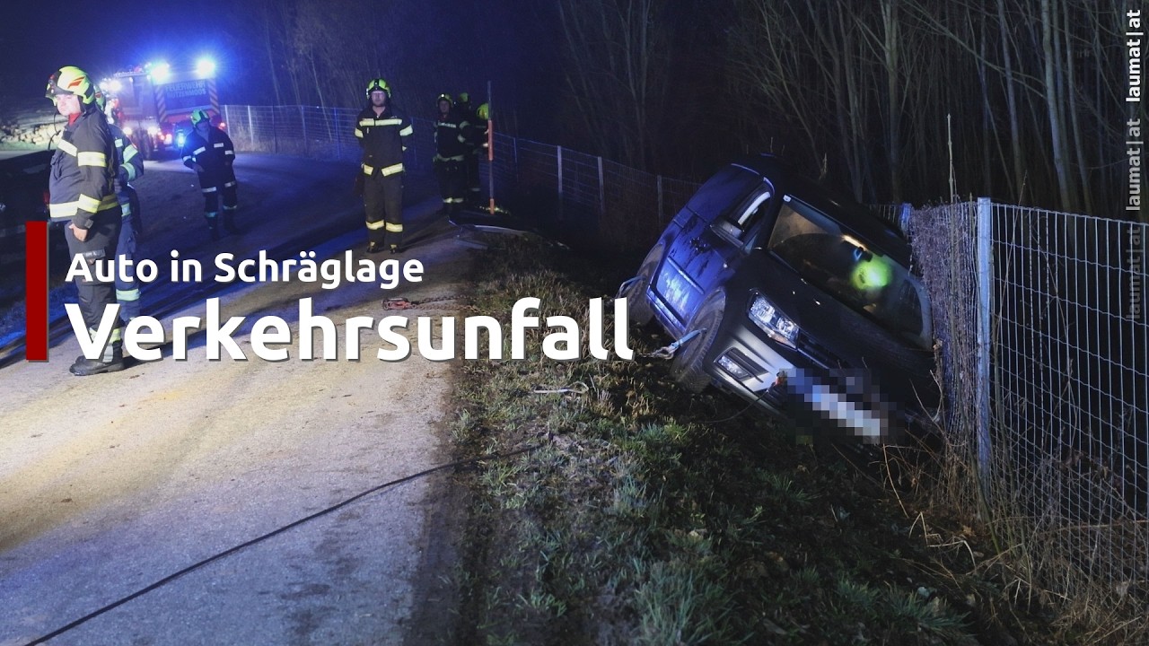Schräglage: Auto bei nächtlichem Verkehrsunfall in Aurach am Hongar von Straße abgekommen