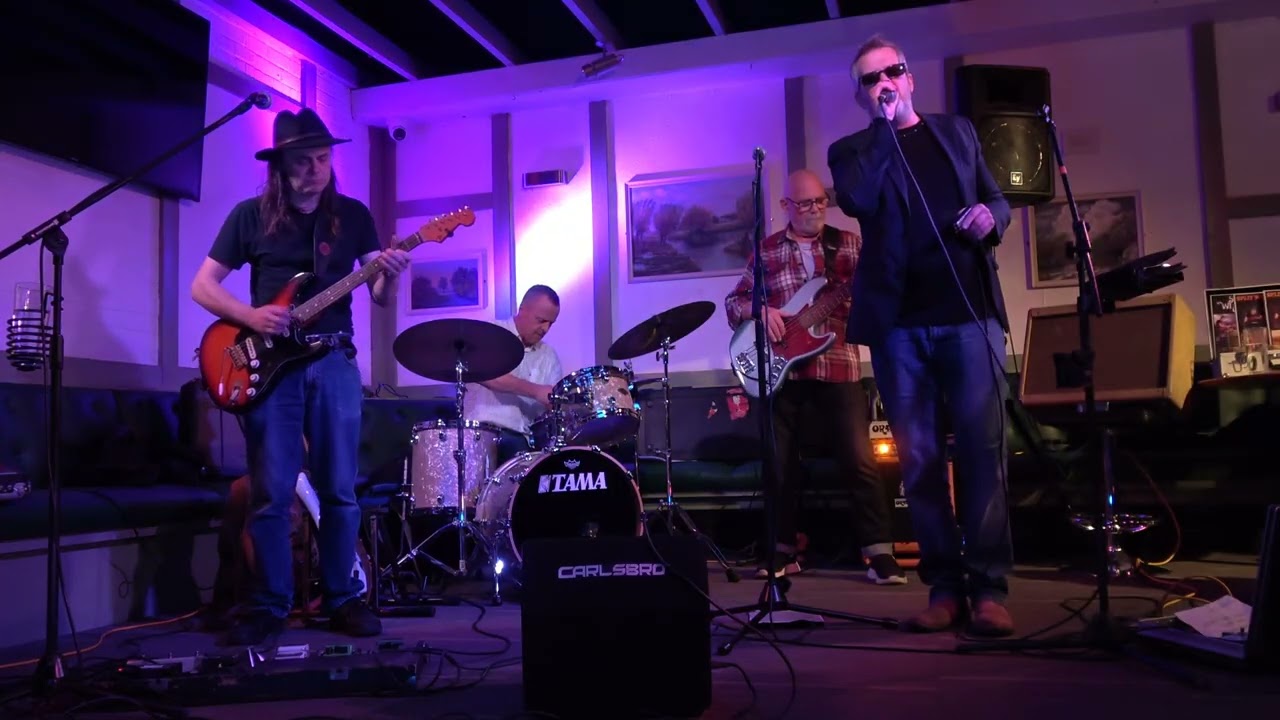 Split Whiskers At Dustys   Oct 25