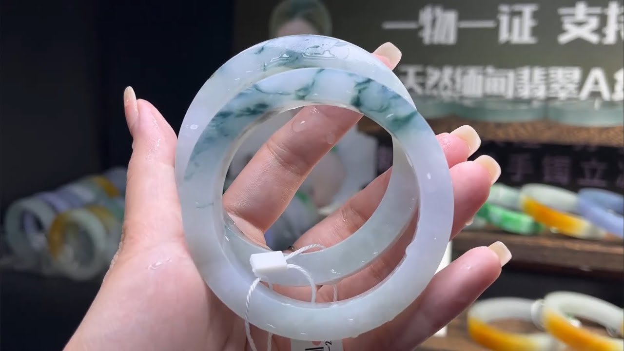 翡翠手鐲獨家定制：腕間柔情溫潤如玉，工廠貨源獨家定制#翡翠 #珠宝 #首饰 #翡翠珠宝  #翡翠手镯 珠寶直播  玉石  jade  玉  翡翠