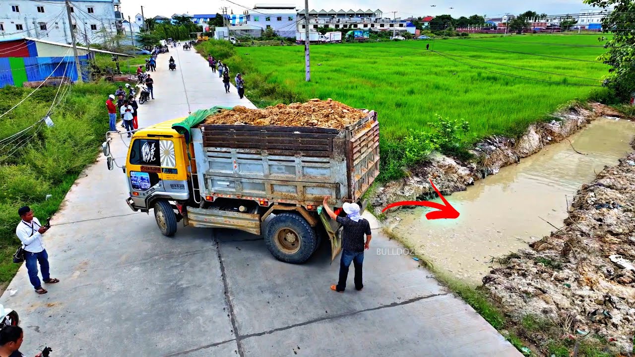 PERFECTLY FULL VIDEO START LANDFILL TASK!!! 5T TRUCKS POUR STONE INTO WATER & DOZER PUSHING SOIL