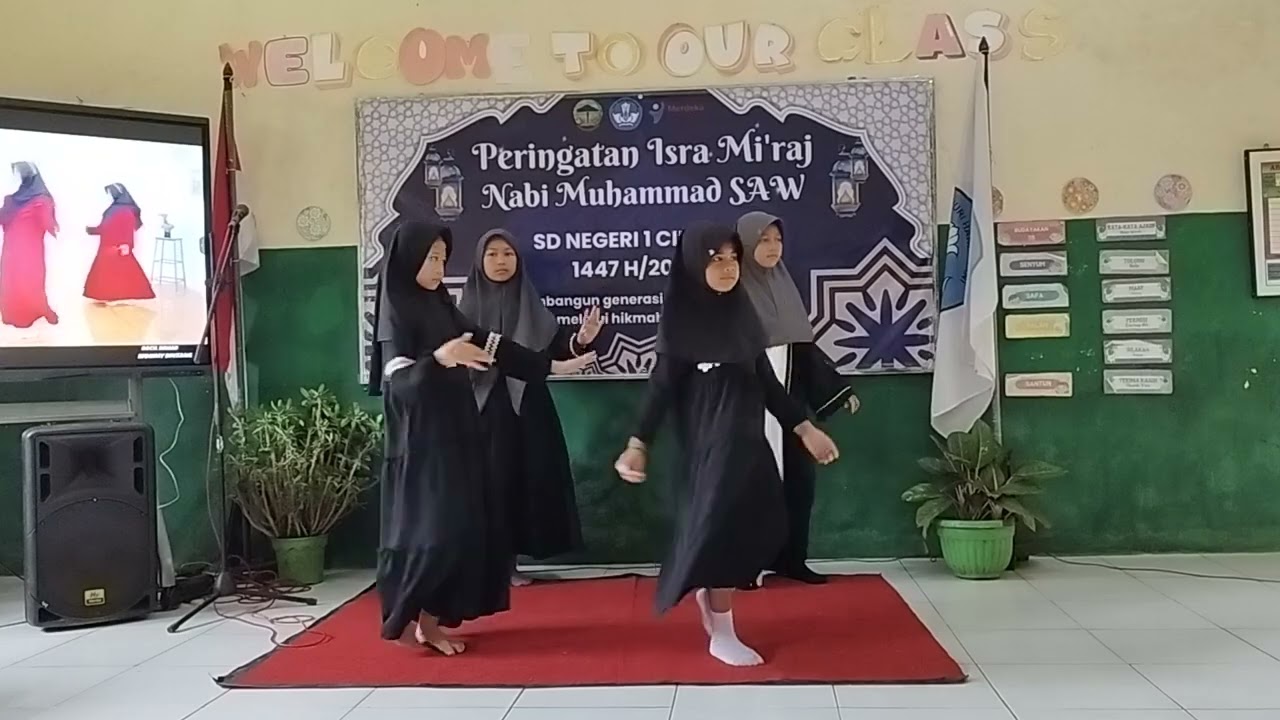 Penampilan kelas 4 Tari Demi Sang Nabi 