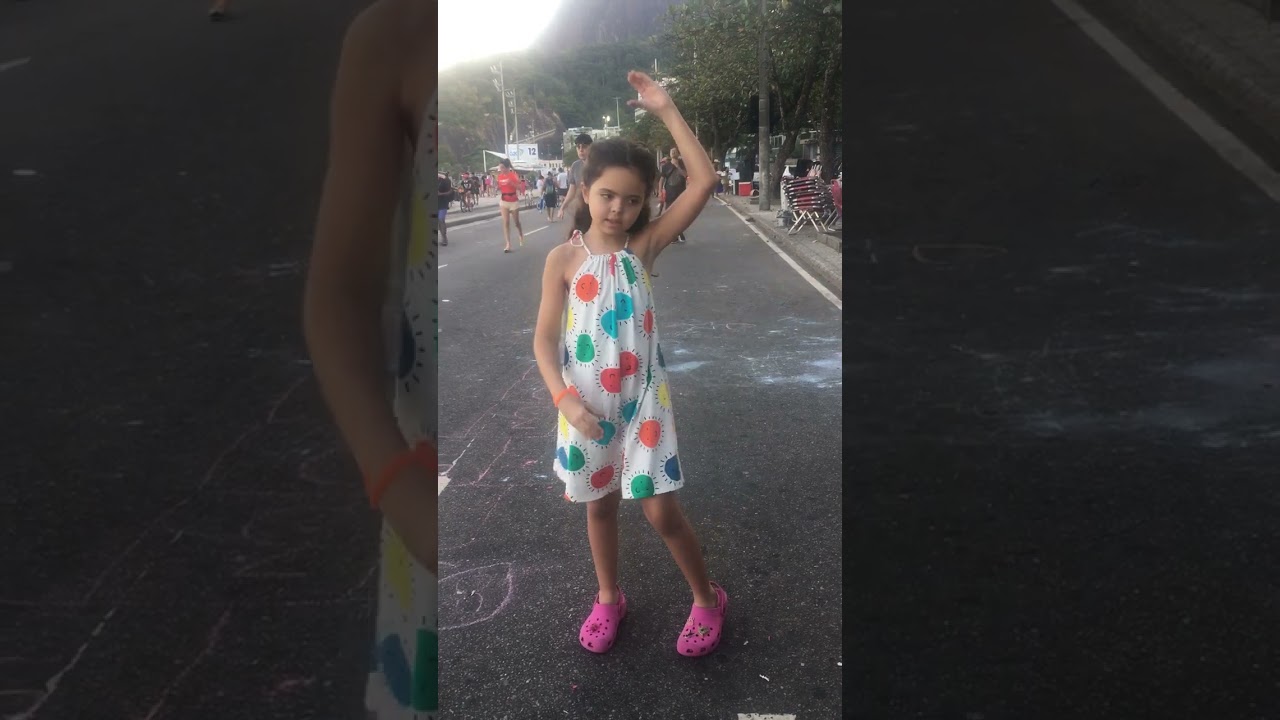 Luna dançando "Tropa do Oh Yeah"