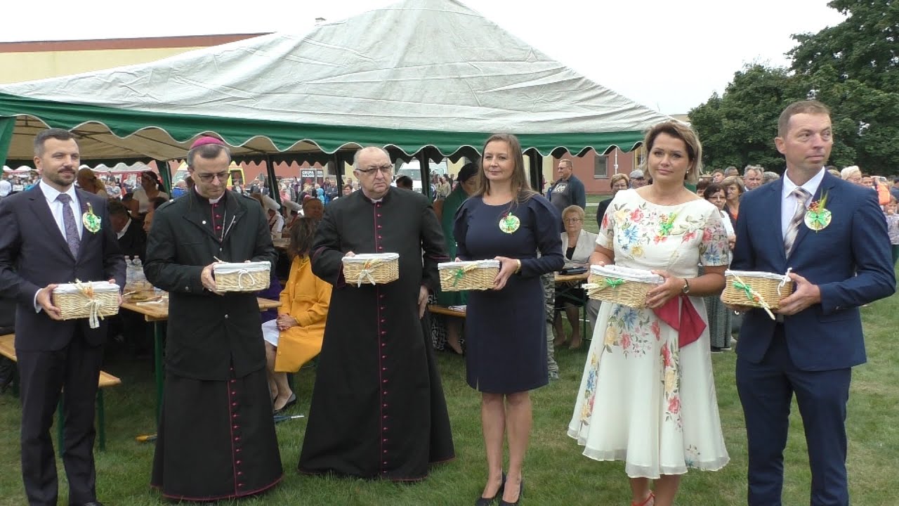 Dożynki Diecezjalno - Gminne w Grabowie nad Prosną. Korowód i dzielenie chlebem.  21.08.2022
