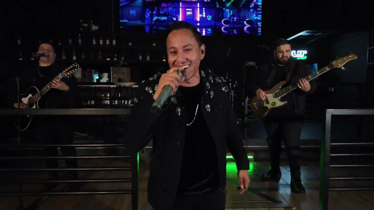 El agüitado y el enamorado (En Vivo)- Grupo La Travesía