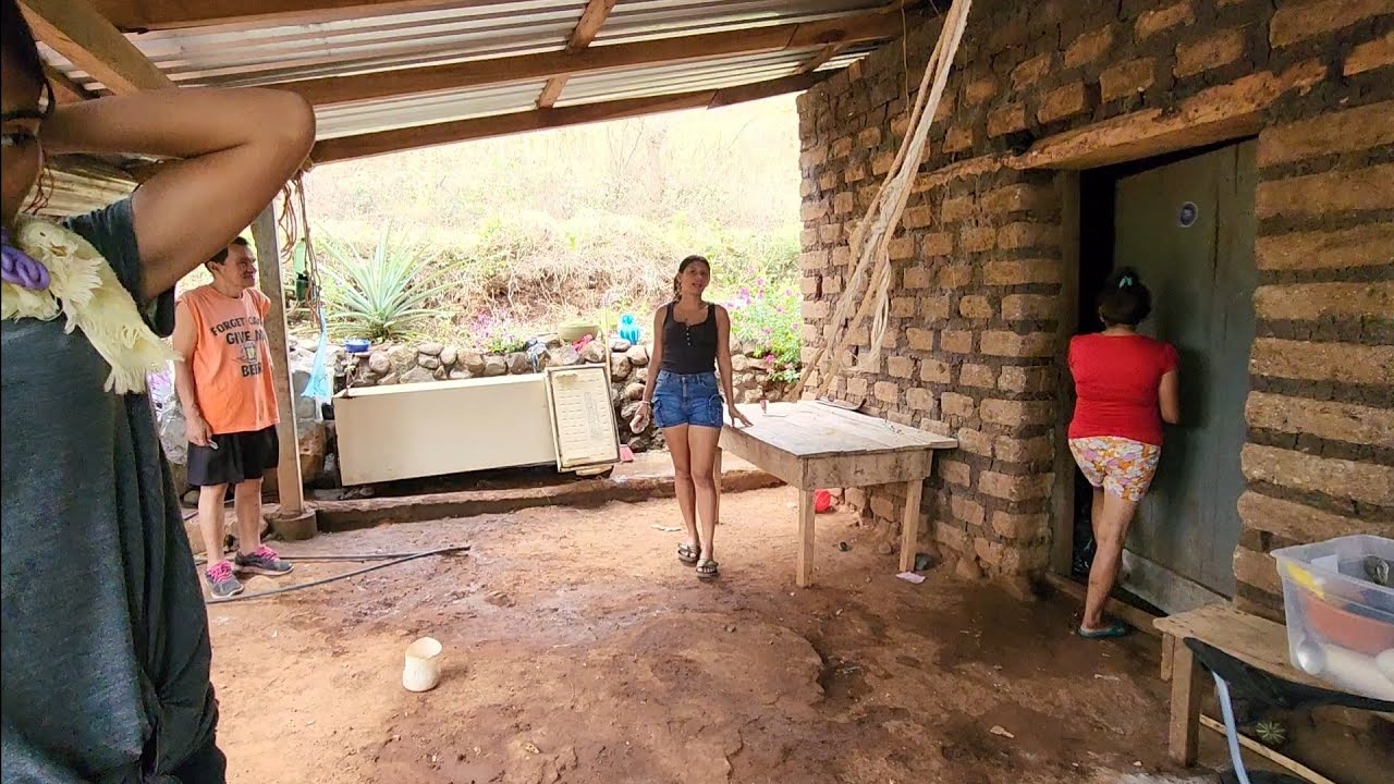 Empezó la pelea entre jeymi y el loro cocinando tilapias donde Elena