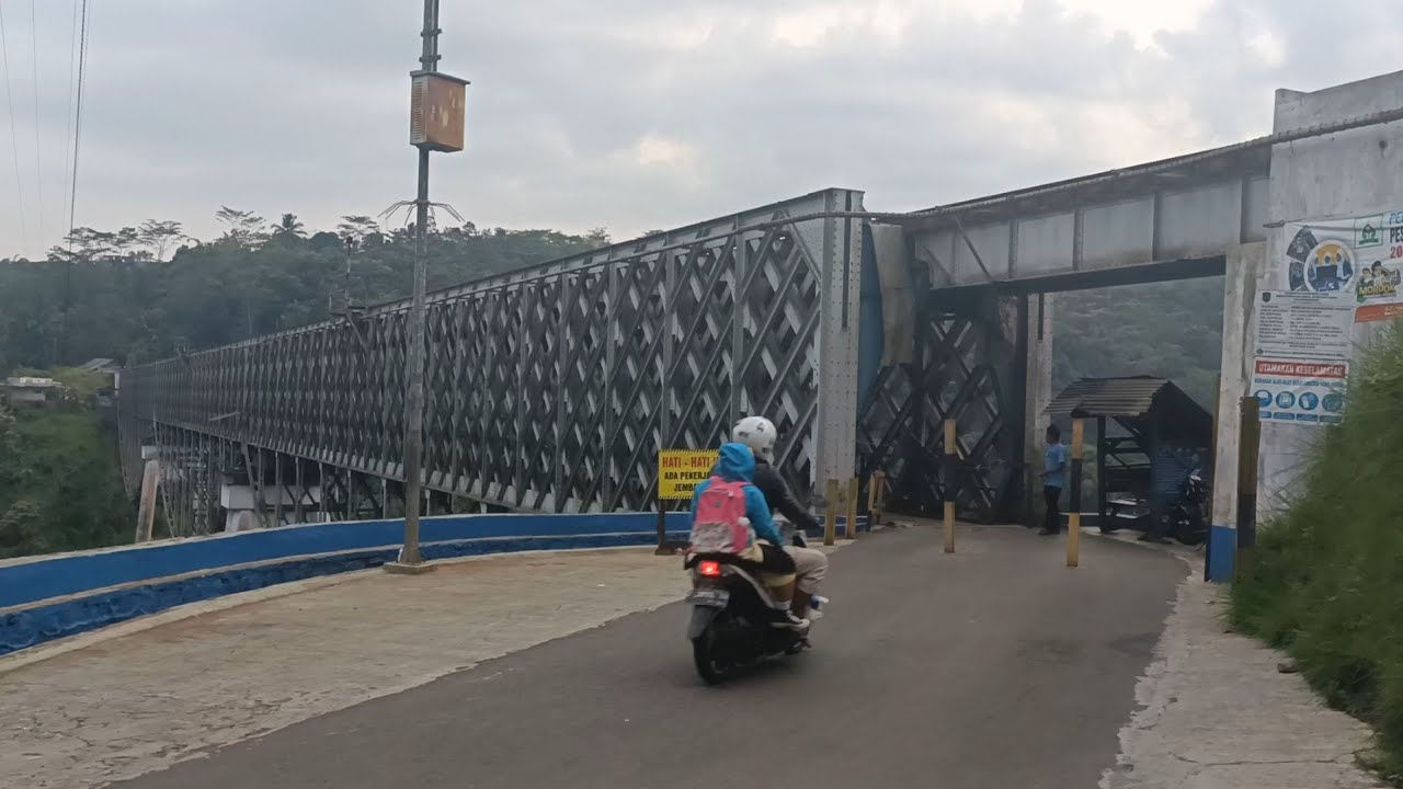 VIRTUAL WALK ON THE BORDER CITIES OF TASIK AND CIAMIS PASSING A RAILWAY STEEL BRIDGE
